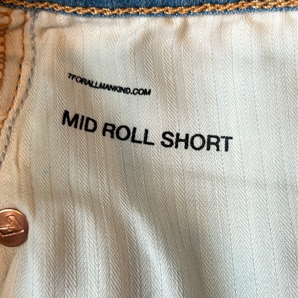 NWT 7 For All Mankind Mid Roll Jean Shorts Light Wash Size 27 - Picture 8 of 14